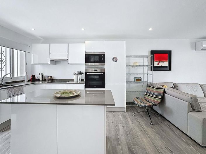 Image No.8-2 Bed Townhouse for sale