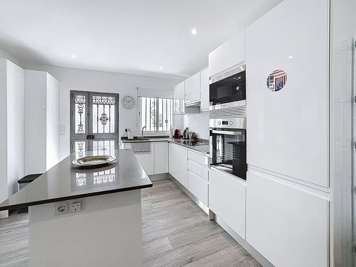 Image No.9-2 Bed Townhouse for sale