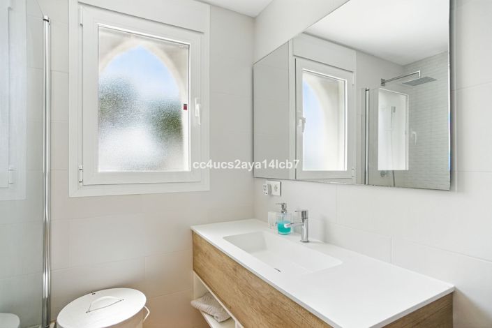 Image No.25-3 Bed Townhouse for sale