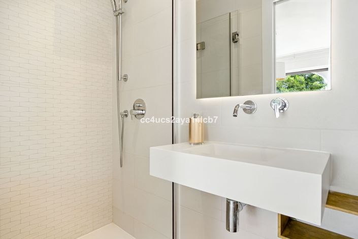 Image No.26-3 Bed Townhouse for sale