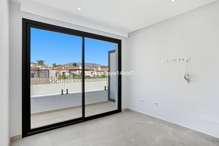 Image No.8-2 Bed Apartment for sale