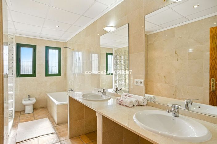 Image No.19-3 Bed Villa for sale