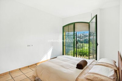 3982-735076-78d1f4f8b6655591b02d22fabb36a692d