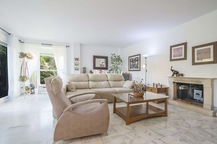 Image No.2-3 Bed Villa for sale