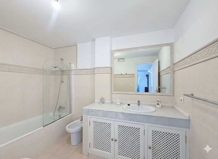 Image No.18-3 Bed Apartment for sale