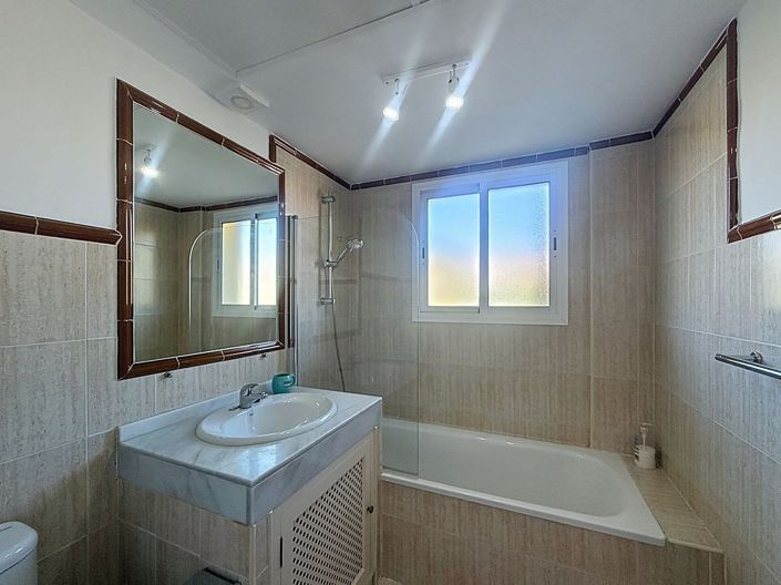 Image No.25-3 Bed Apartment for sale