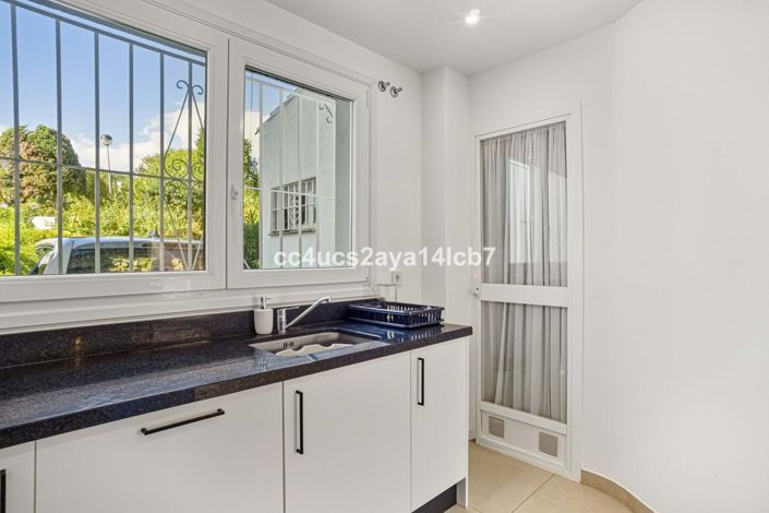 Image No.8-3 Bed Townhouse for sale