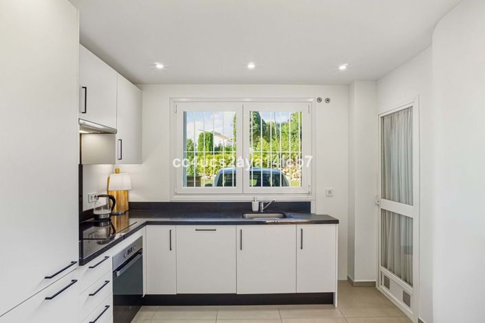 Image No.9-3 Bed Townhouse for sale