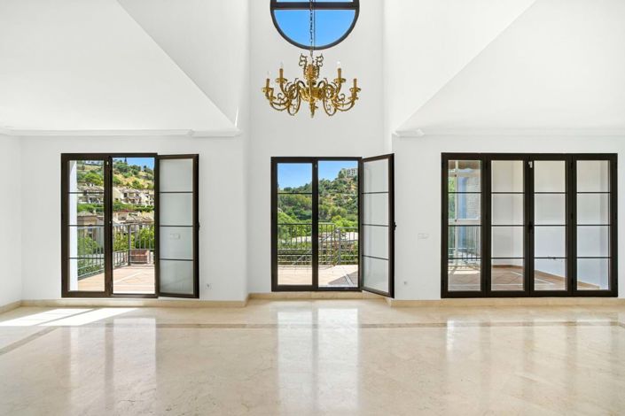 Image No.2-4 Bed Townhouse for sale