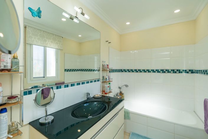 Image No.9-3 Bed Apartment for sale