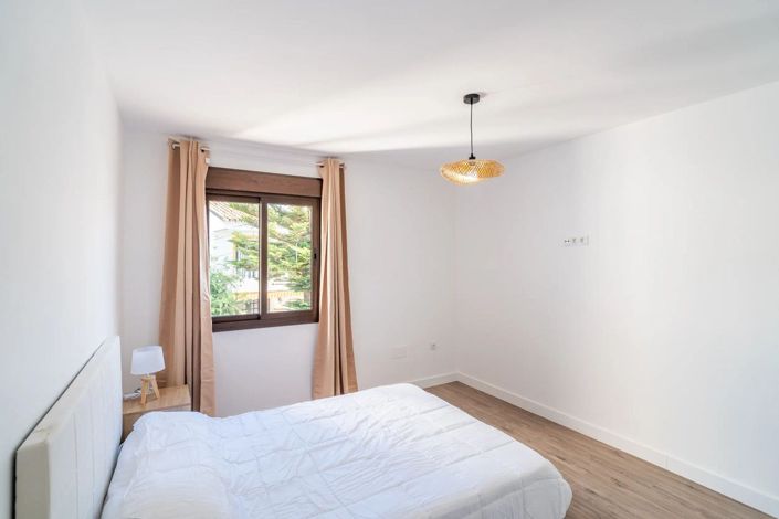 Image No.10-2 Bed Townhouse for sale