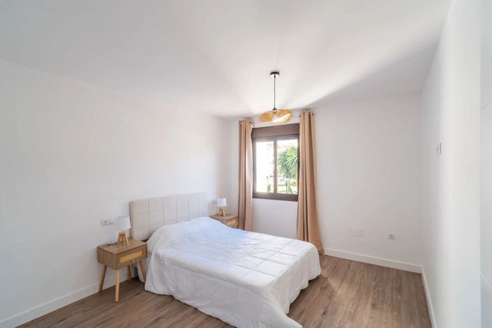 Image No.7-2 Bed Townhouse for sale