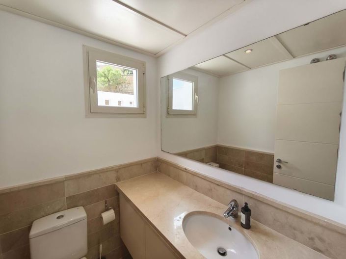 Image No.9-3 Bed Townhouse for sale