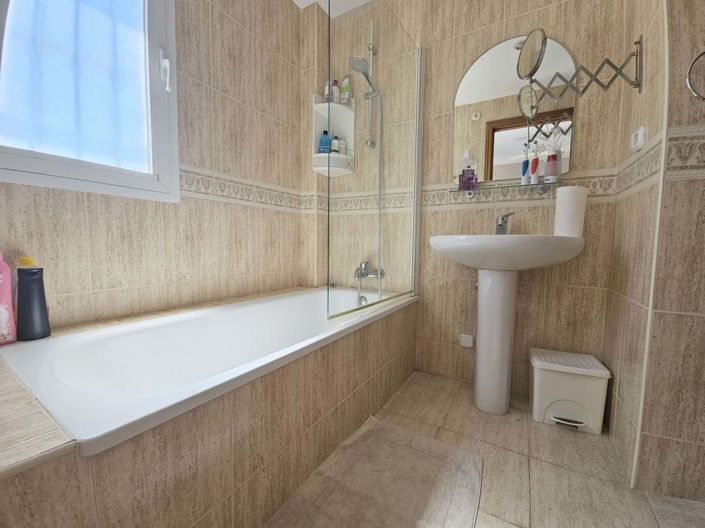 Image No.8-3 Bed Townhouse for sale