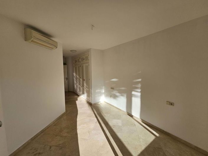 Image No.3-3 Bed Villa for sale