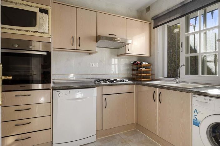 Image No.10-2 Bed Townhouse for sale