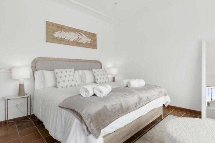 Image No.3-5 Bed Villa for sale