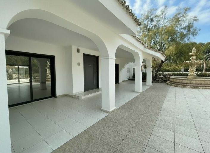 Image No.4-8 Bed Villa for sale