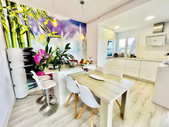 Image No.9-2 Bed Townhouse for sale