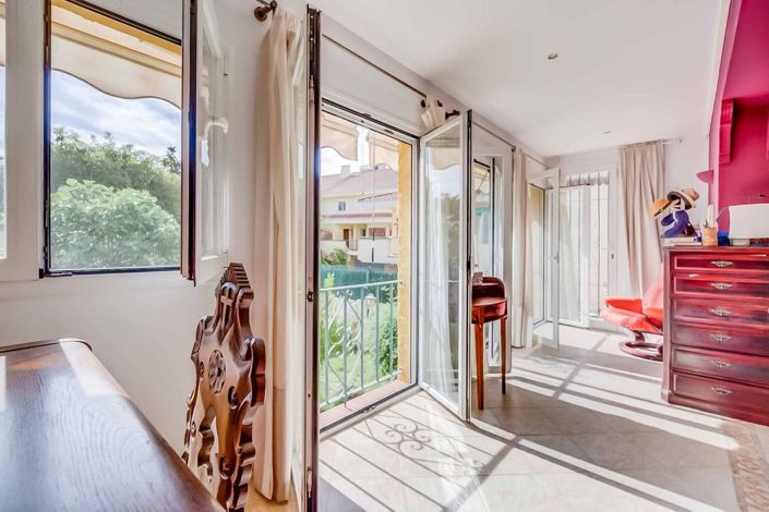 Image No.5-2 Bed Villa for sale