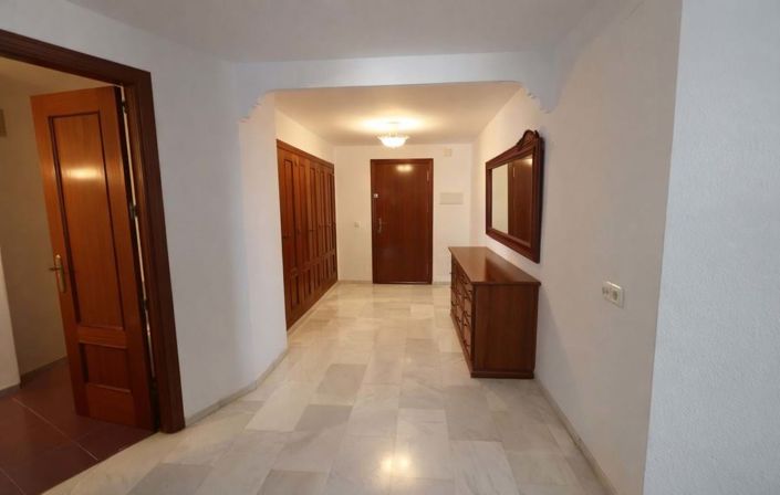 Image No.4-4 Bed Apartment for sale