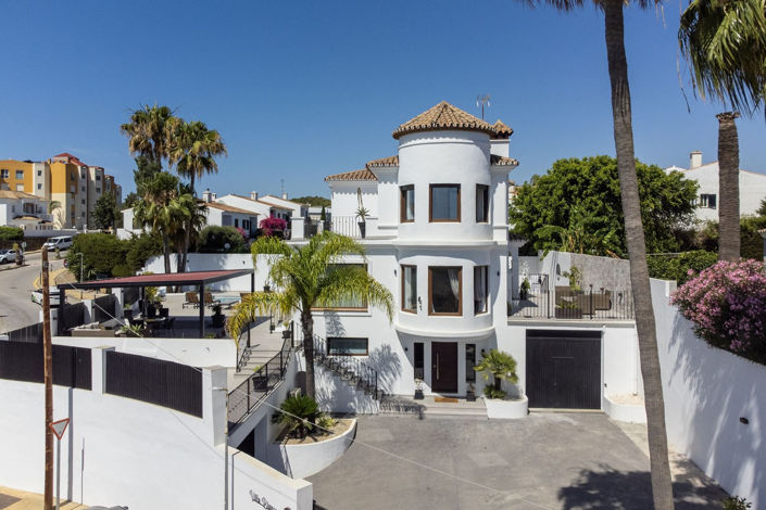 Image No.3-6 Bed Villa for sale