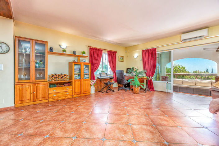 Image No.10-6 Bed Villa for sale
