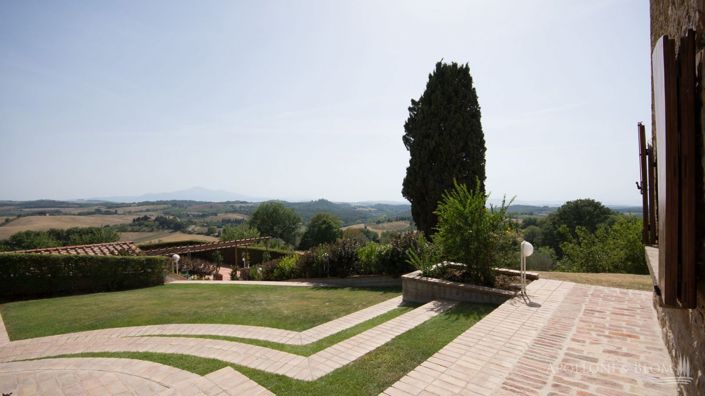 Image No.10-8 Bed Apartment for sale