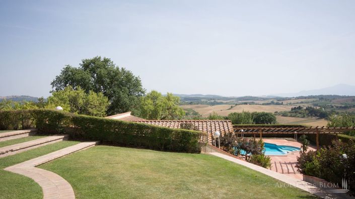 Image No.11-8 Bed Apartment for sale