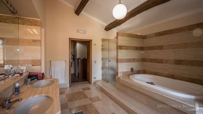 Image No.25-8 Bed Apartment for sale