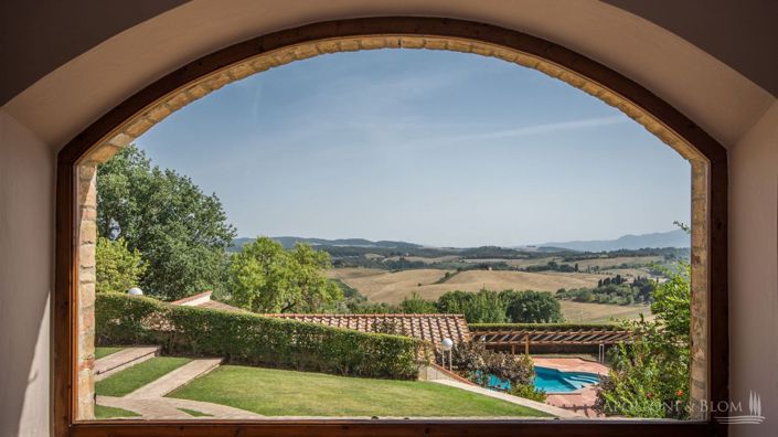 Image No.3-8 Bed Apartment for sale