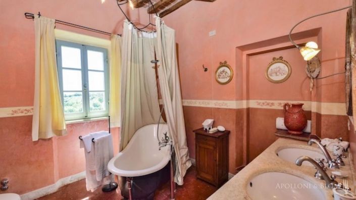 Image No.18-16 Bed Apartment for sale