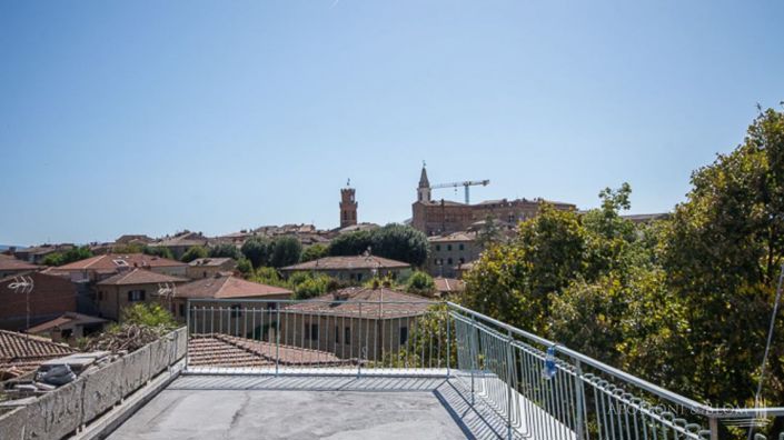 Image No.1-4 Bed Apartment for sale