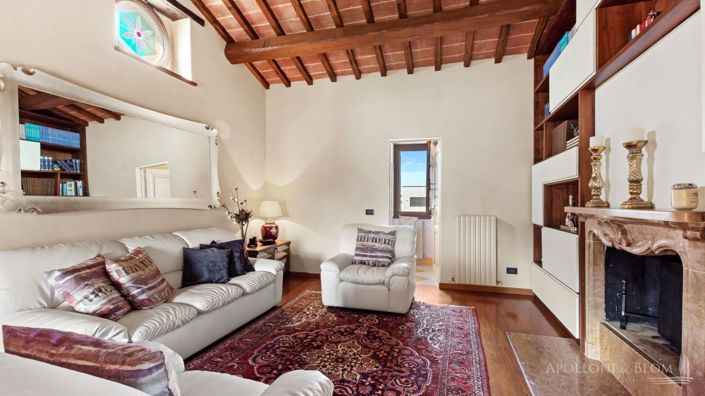 Image No.10-20 Bed Apartment for sale