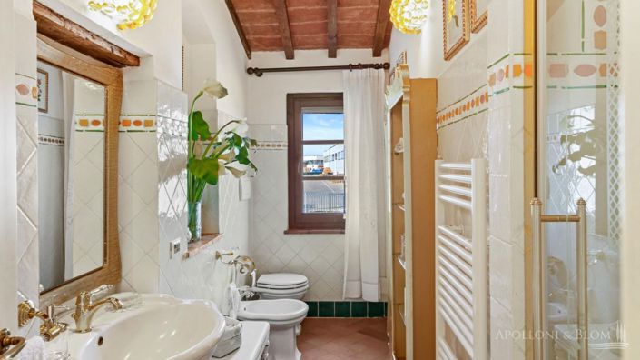 Image No.15-20 Bed Apartment for sale