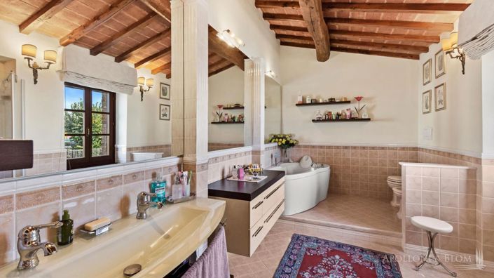 Image No.17-20 Bed Apartment for sale