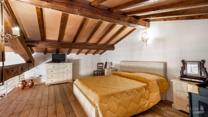 Image No.24-20 Bed Apartment for sale