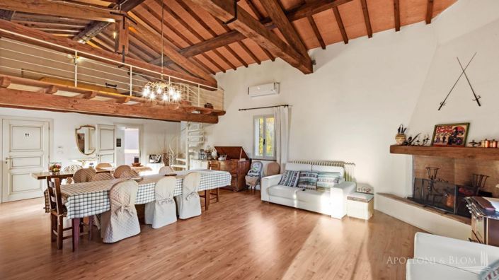 Image No.25-20 Bed Apartment for sale