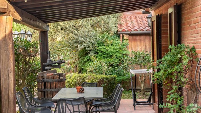 Image No.30-20 Bed Apartment for sale