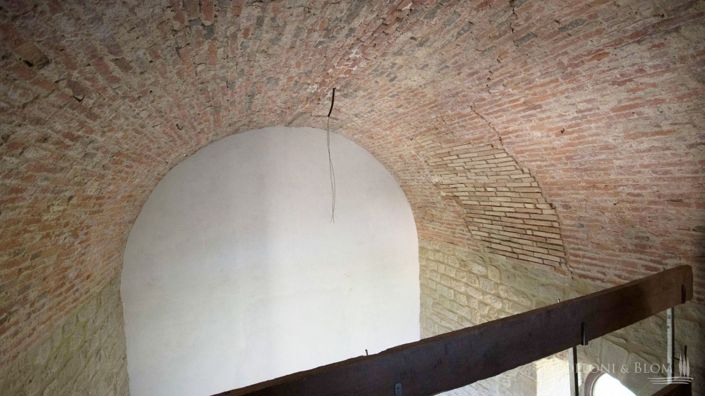 Image No.20-7 Bed Chateaux for sale