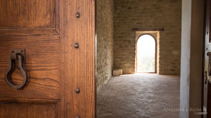 Image No.4-7 Bed Chateaux for sale