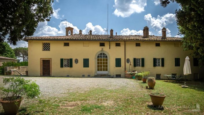 Image No.15-13 Bed Villa for sale