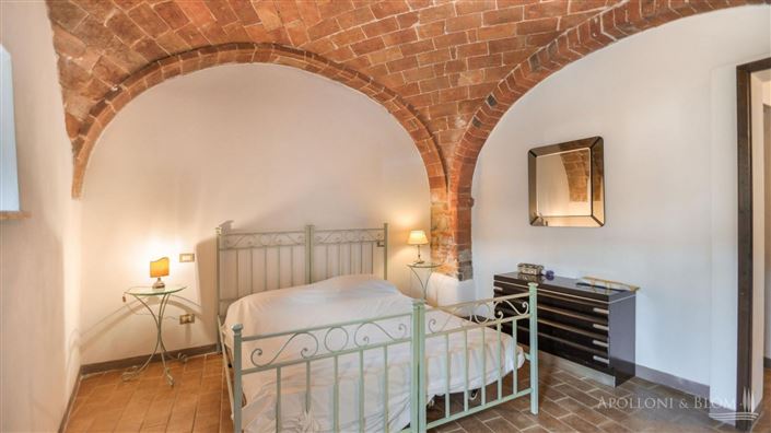 Image No.11-7 Bed Apartment for sale