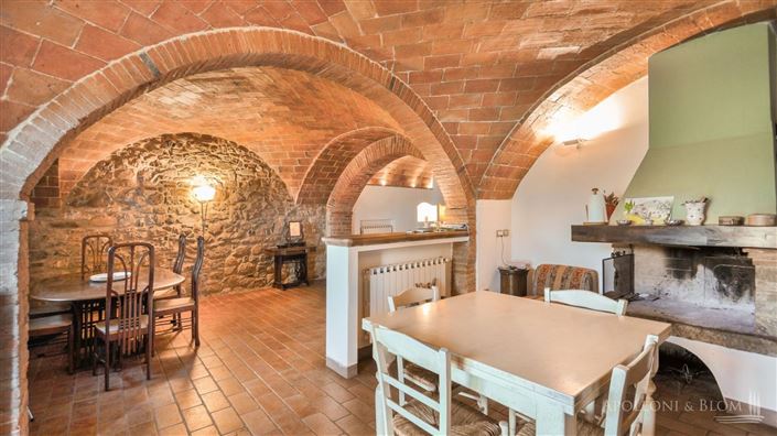 Image No.3-7 Bed Apartment for sale