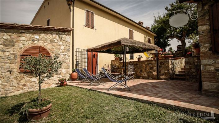 Image No.23-8 Bed Apartment for sale