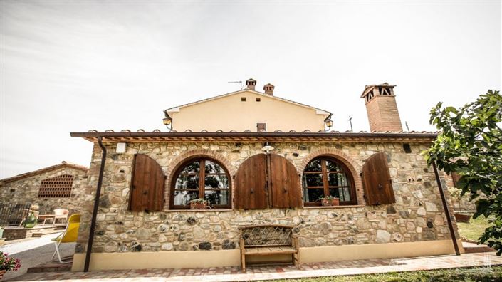 Image No.12-8 Bed Apartment for sale