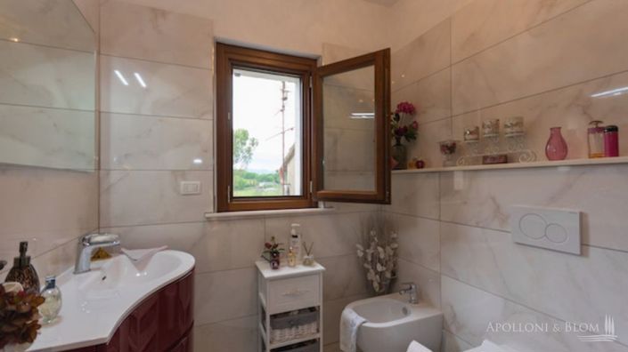 Image No.21-2 Bed Country House for sale