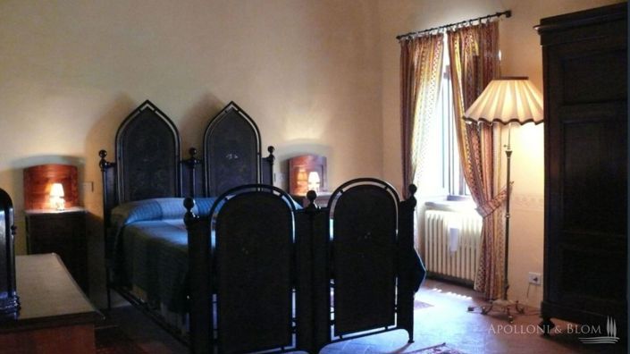 Image No.11-10 Bed Apartment for sale