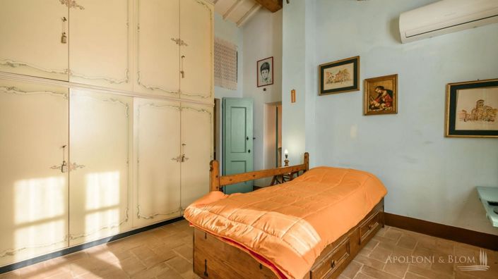 Image No.12-6 Bed Apartment for sale