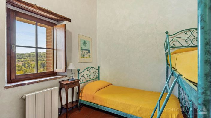 Image No.28-12 Bed Apartment for sale